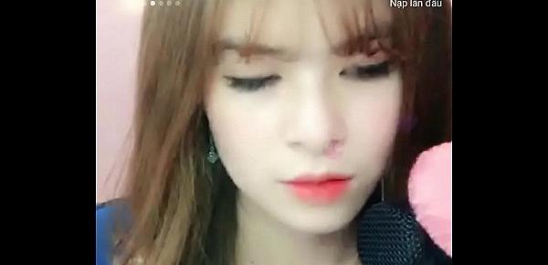  Em Nguyệt hotgirl livestream Uplive